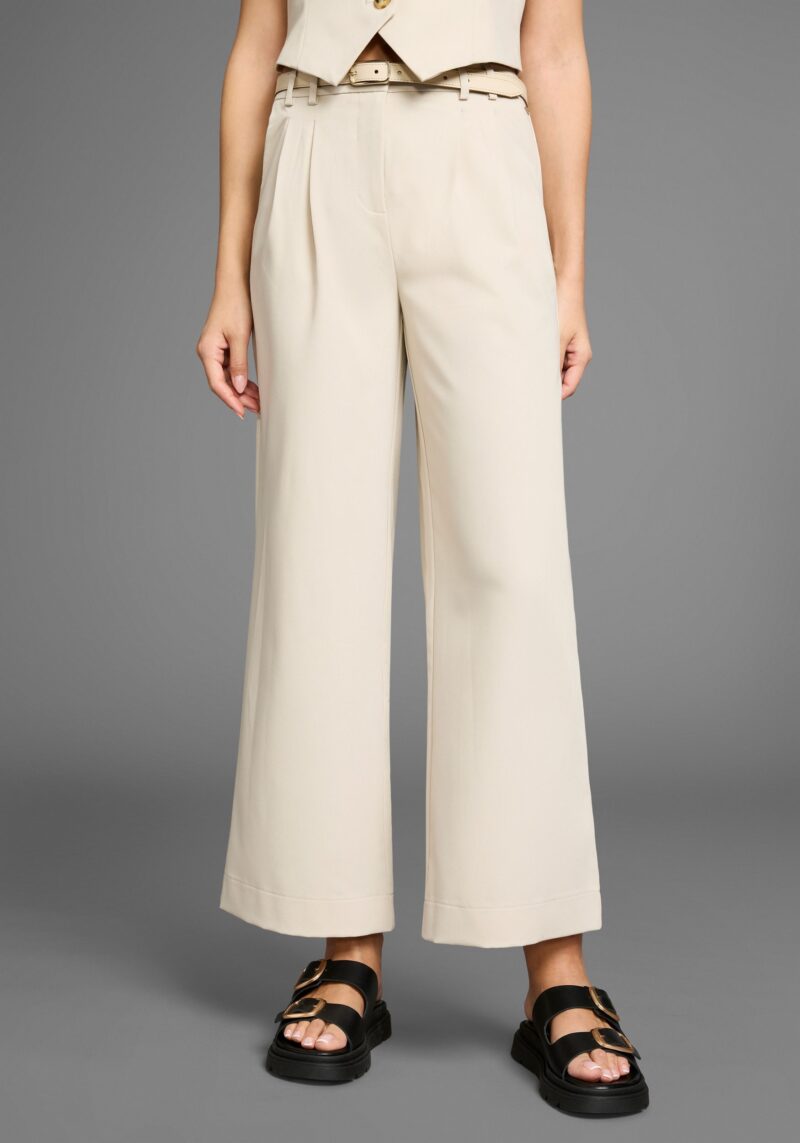 Pleated Trousers with wide leg