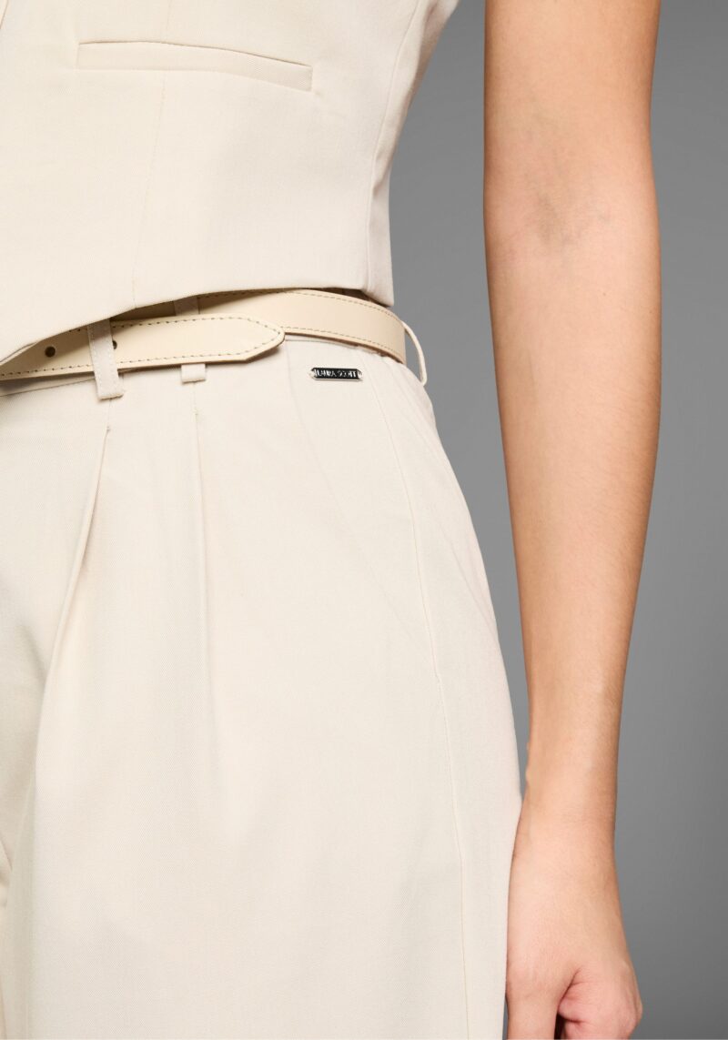 Pleated Trousers with wide leg - Image 3