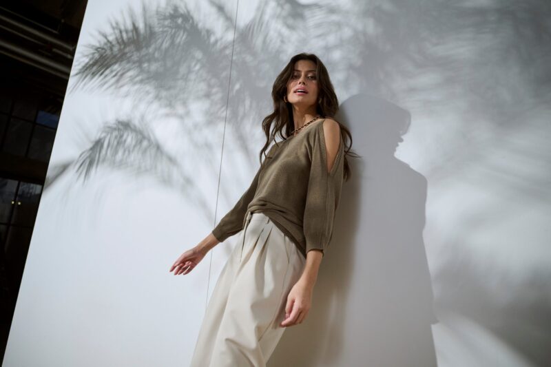 Pleated Trousers with wide leg - Image 8