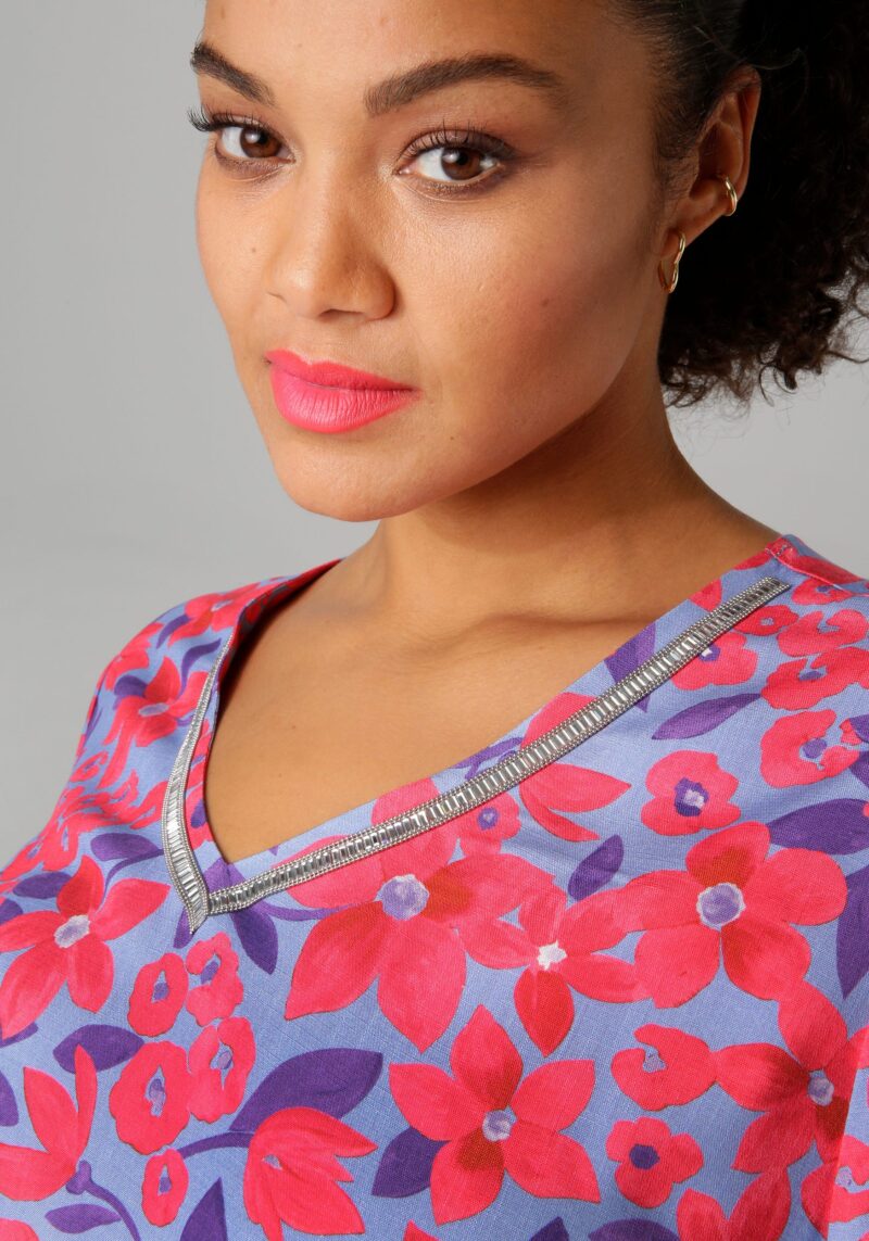 Shirt Blouse with glittering decorative ribbons on the V-neck - Image 3