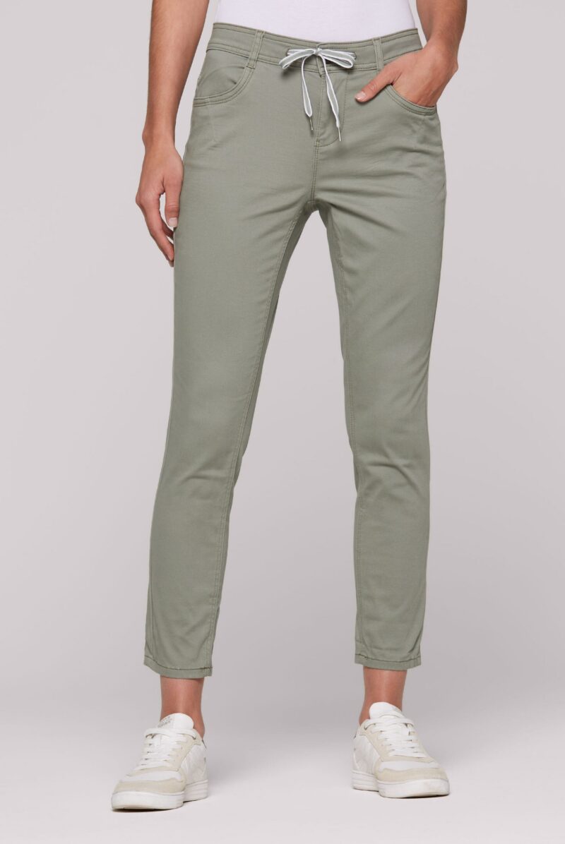 Comfort-fit jeans with normal rise
