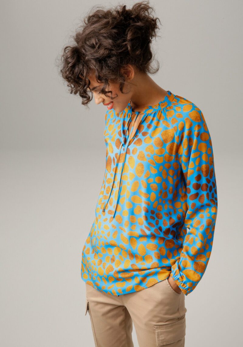 Slip-on blouse with interesting all-over print
