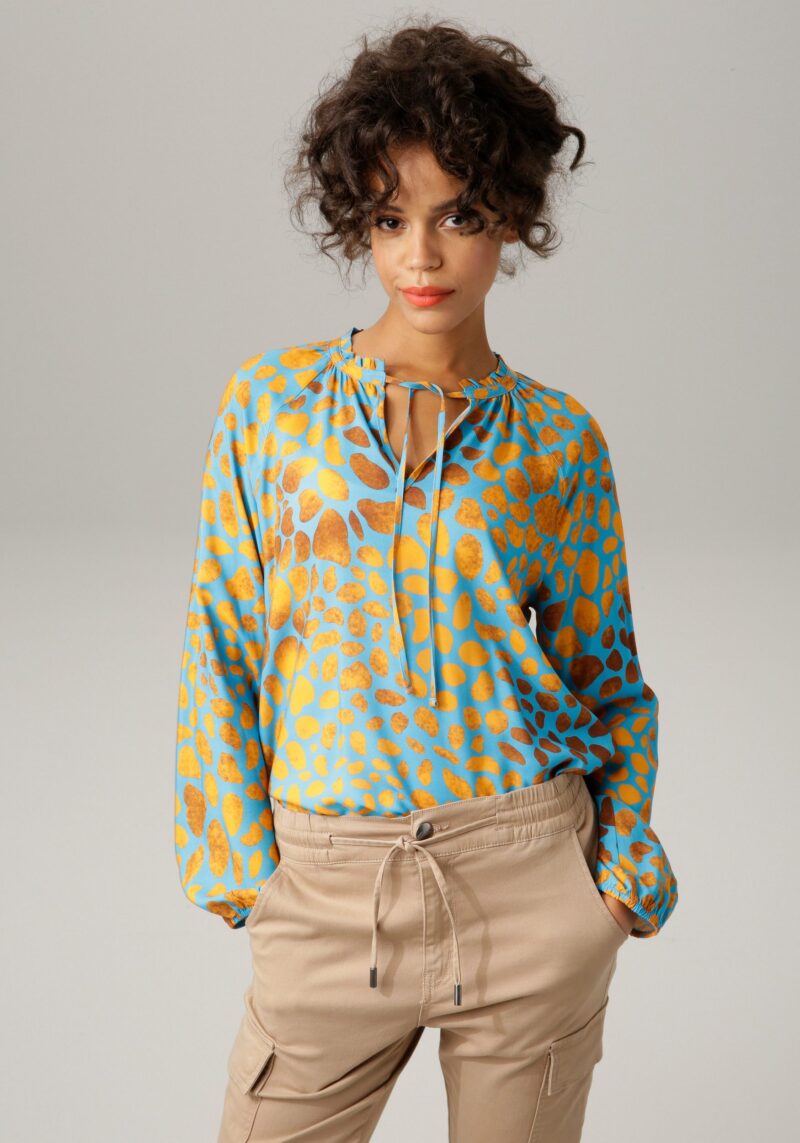 Slip-on blouse with interesting all-over print - Image 2