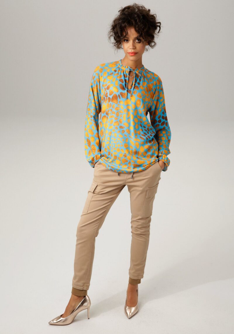 Slip-on blouse with interesting all-over print - Image 4