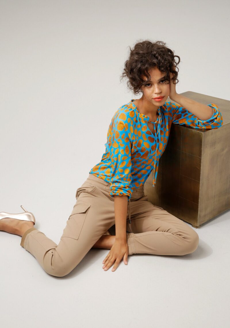 Slip-on blouse with interesting all-over print - Image 6