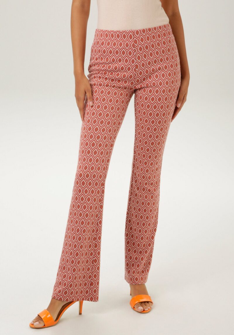 Pull-on pants with diamond pattern